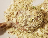 Foto del paso 9 de la receta: Pollo en Tempura de Almendra y Pistacho con Rúcula frita