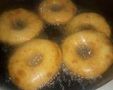 A picture of step 3 of Lemon doughnuts.