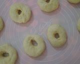 Foto langkah ke 4 dari resep Donat Tanpa Telur, Empuk!.