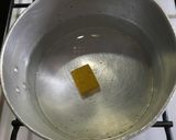Foto del paso 1 de la receta: Arroz saborizado, palmitos, cherry y queso