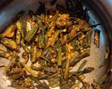 A picture of step 3 of Okra fry.
