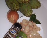 Foto del paso 1 de la receta Alcachofas con gambas peladas y piñones
