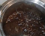 A picture of step 12 of Australian cake.. chocalate toping on vanilla cake.