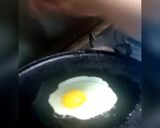 A picture of step 2 of Half fried egg.