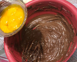 Foto del paso 5 de la receta: Pastel con relleno y cubierta de Chocolate