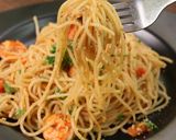 Foto langkah ke 8 dari resep Shrimp Aglio Olio.