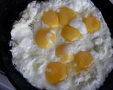 Foto del paso 6 de la receta: Verduras salteadas y huevos fritos