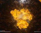 A picture of step 3 of Chana pakoda.