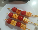 Foto del paso 2 de la receta: Brochetas de tofu al pimentón con tomates cherry