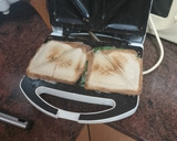 Foto del paso 4 de la receta: Sándwich de jamón serrano, queso de cabra, espinacas y huevo duro