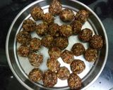 खजूर ड्राई फ्रूट के लड्डू (Dates dry fruit ke laddu recipe in hindi) रेसिपी चरण 5 फोटो