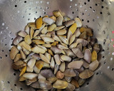 Foto del paso 1 de la receta: Tellinas, con cebolla caramelizada y sake