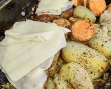 Foto del paso 4 de la receta: Matambrito de cerdo, papas y boniato al horno