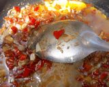 A picture of step 3 of Crumbled egg sauce.