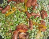 Foto del paso 2 de la receta: Guisantes salteados con chistorra