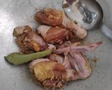Foto langkah ke 5 dari resep Ayam ungkep bumbu kuning.