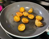 Foto del paso 4 de la receta: Papas crujientes por fuera y suaves por dentro!