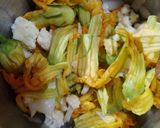 Foto del paso 3 de la receta: Crema de flor de calabaza 🌻🍵
