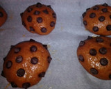 Foto del paso 5 de la receta: Bollitos con pepitas de chocolate y galletas
