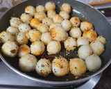 A picture of step 5 of गोली इडली.