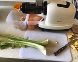 Foto del paso 1 de la receta: Jugo de zanahoria, manzana verde y apio