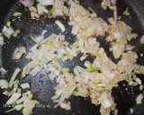 Foto del paso 6 de la receta: Pollo con patatas en salsa verde