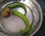 A picture of step 2 of Spring onion coriander mint chutney.