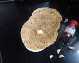 A picture of step 5 of Chilli garlic butter paratha.