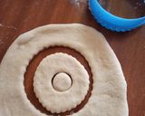A picture of step 6 of Coconuts doughnuts.