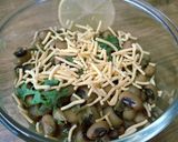 A picture of step 5 of Lobia usal in green masala.