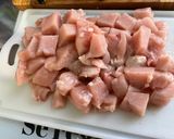 Une image de l'étape 1 de Poulet mariné aux aubergines et parmesan.