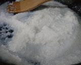 Hình bước làm 1 của món Toppoki làm từ cơm nguội