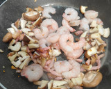 Foto del paso 5 de la receta: Espagueti de calabacín en salsa de yogurt. (mar y montaña)