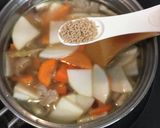 Foto del paso 4 de la receta: El tonziru~El sopa del miso con el cerdo y verduras~