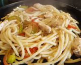 Foto del paso 5 de la receta: Salteado de pollo con verduras y tallarines