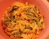 Foto del paso 8 de la receta Fusillis tricolor y enslada + mayonesa de ajo y tomatitos