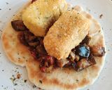 Foto del paso 5 de la receta Caponata siciliana con bacalao empanado sobre pan Naan