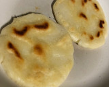 Foto del paso 4 de la receta: 🌿Arepas rellenas de scrambled eggs con emmental y guacamole de maíz🌿
