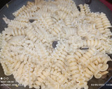 Foto del paso 4 de la receta: Riccioli, con ajo, guindilla y olivas negras