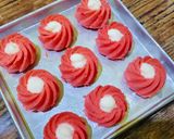 Foto langkah ke 7 dari resep Bolu Kukus Buah Naga.