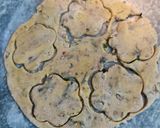 A picture of step 5 of Baisan ki roti with green chutni.