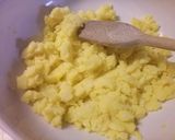 A picture of step 1 of Salmon, saffron and vegetable pie.