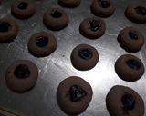 Foto langkah ke 5 dari resep Thumbprint blueberry jam cookies.