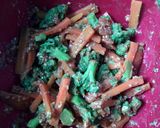 Foto langkah ke 3 dari resep Salad Brokoli Wortel dressing wijen.