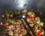 รูปขั้นตอนการทำที่ 3 ของ ปลาทอดผัดขี้เมาเอ็นไก่ (สูตรจำเป็น)