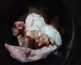 Foto langkah ke 3 dari resep Kaldu Ayam Kampung Slow Cooker.