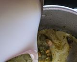 हिरवी कोळंबी (hirvi kolambi recipe in marathi) रेसिपी स्टेप 3 फोटो 