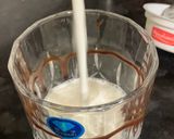 A picture of step 4 of Vanilla Milkshake.