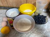 Brioșe (muffins) cu afine și glazura de lamaie