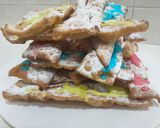 Foto del passaggio 10 della ricetta Frappe glassate con zucchero colorato a modo mio